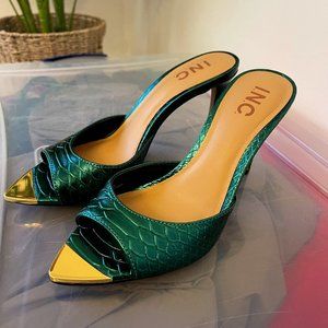 Gorgeous Emerald green slip on sandal with gold accents and pointed toes